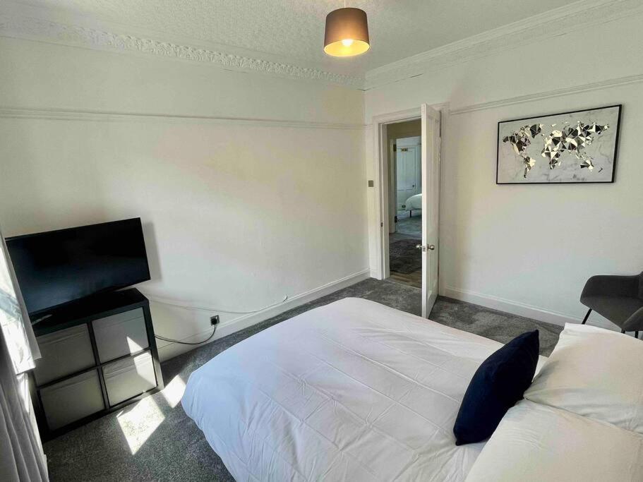 Large 2 Bed Near Glasgow Airport Paisley Extérieur photo