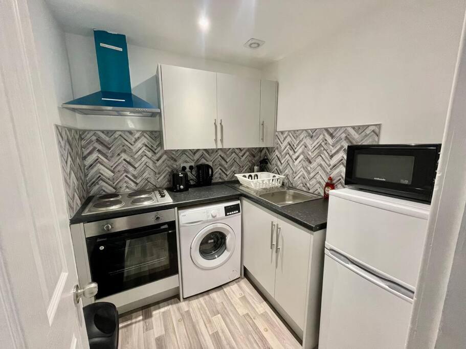 Large 2 Bed Near Glasgow Airport Paisley Extérieur photo