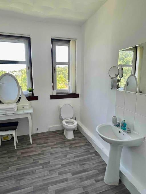 Large 2 Bed Near Glasgow Airport Paisley Extérieur photo